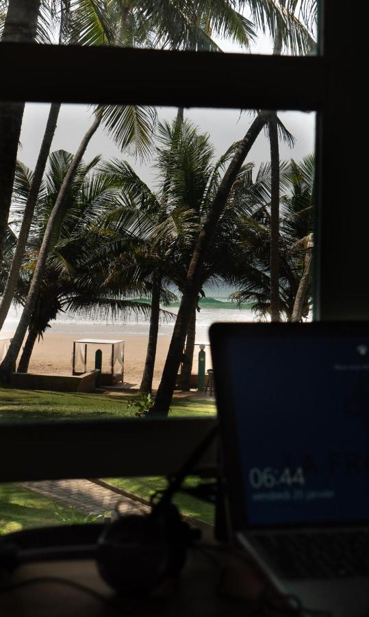 Voulez-Vous, Managed By Dikwella Beach Hotel Exterior photo