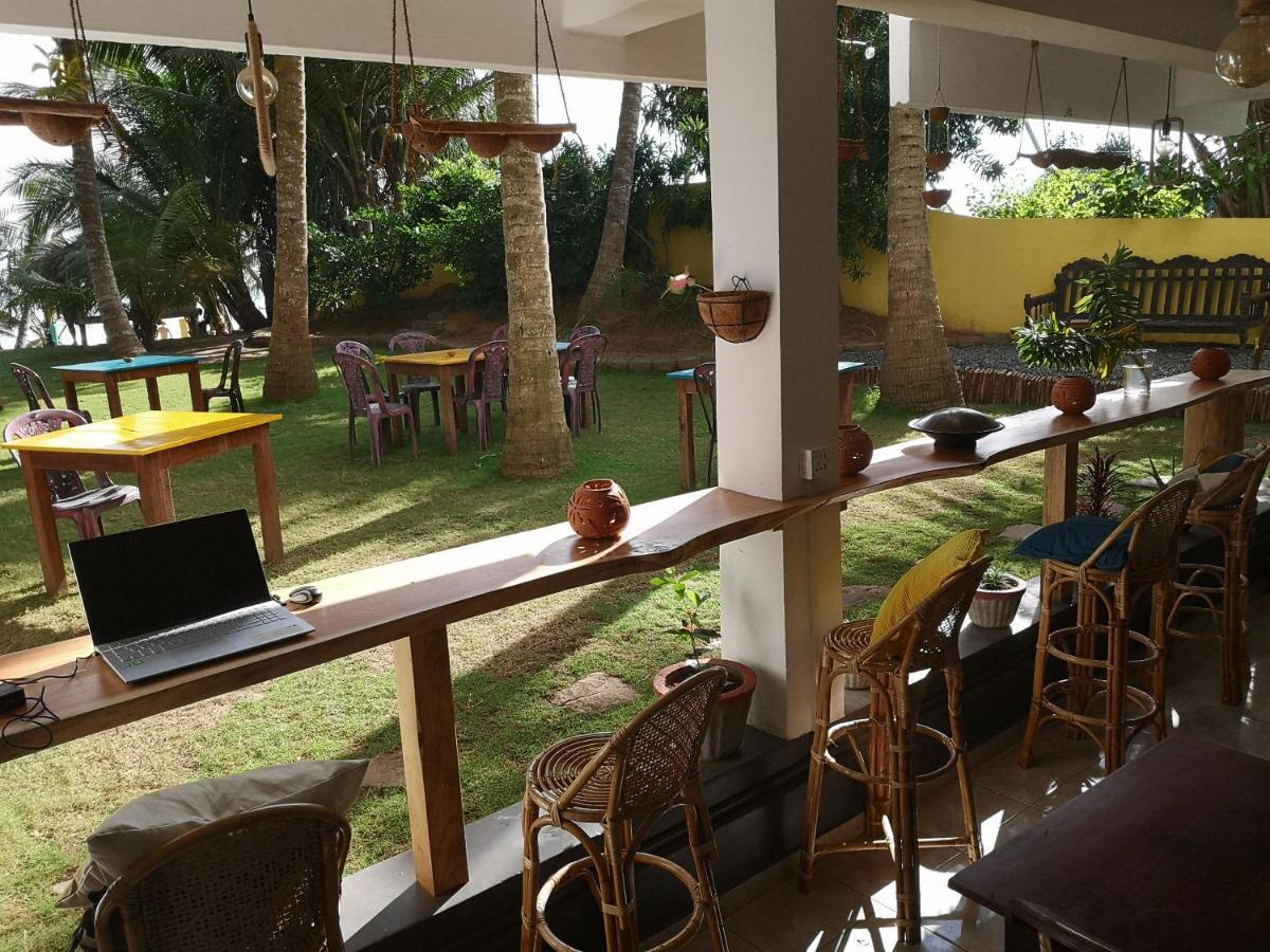 Voulez-Vous, Managed By Dikwella Beach Hotel Exterior photo