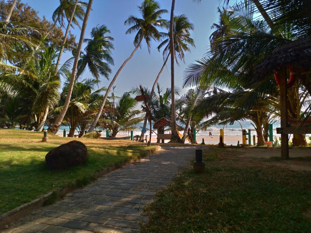 Voulez-Vous, Managed By Dikwella Beach Hotel Exterior photo